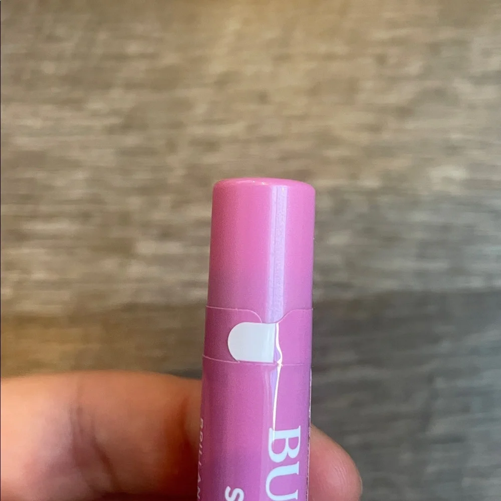 Burt's Bees Strawberry Lip Shimmer NEW - Picture 2 of 4